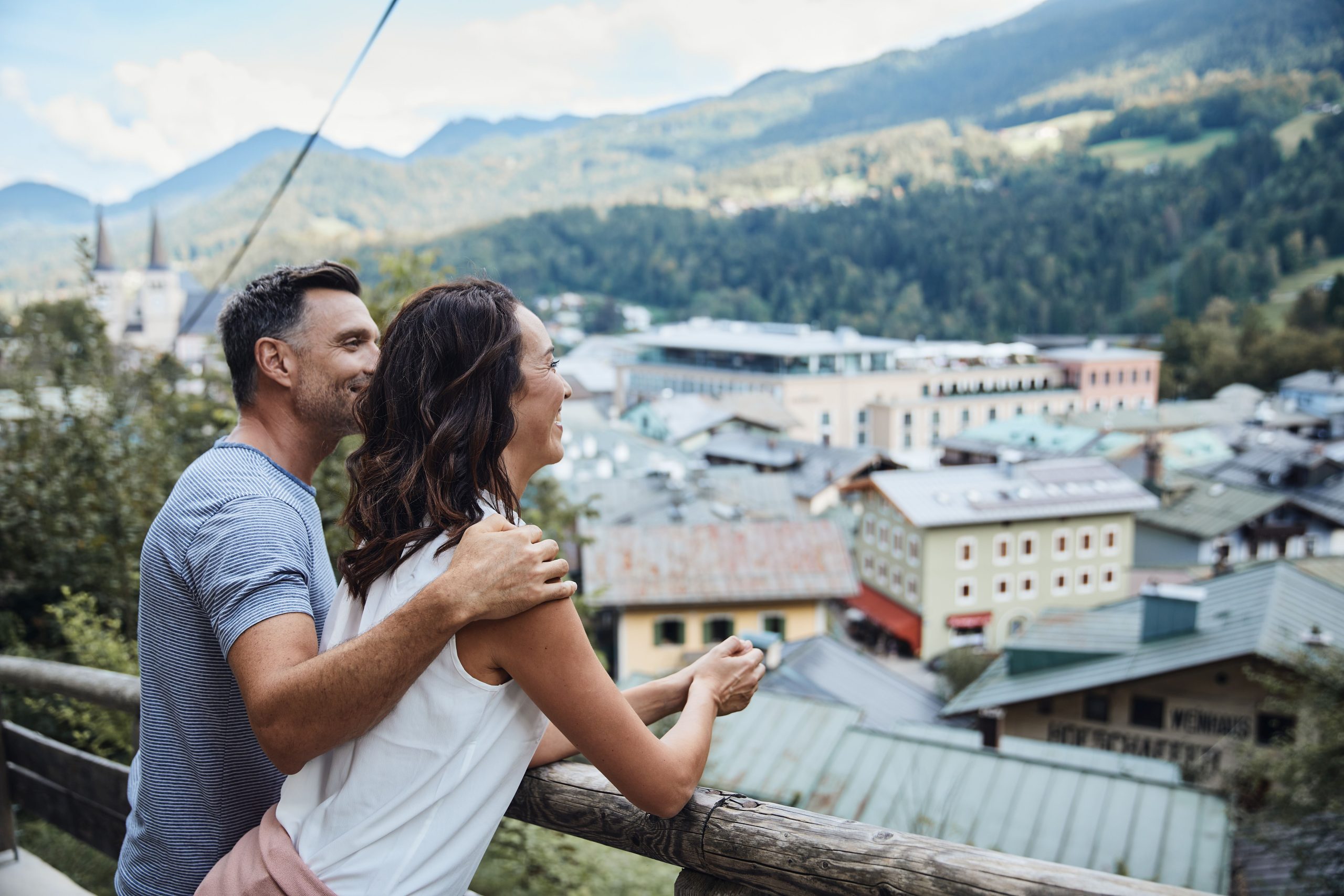 Paar am Wanderweg über Berchtesgaden © Hotel Edelweiss Berchtesgaden