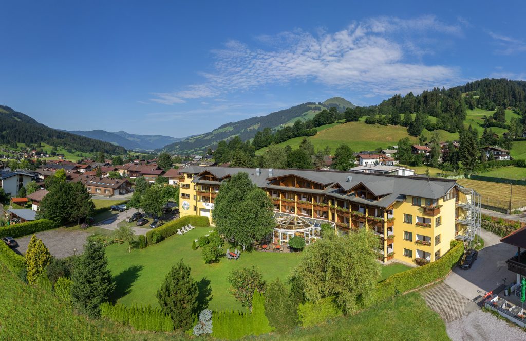 Alpenhof Sommerpanorama (c) Hotel Alpenhof Brixen