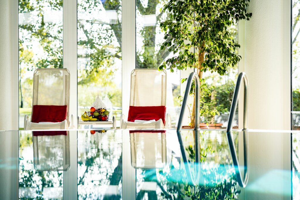 Hallenbad im Seehotel Rust © Machtinger