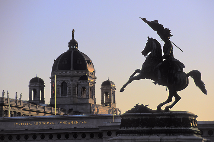 Erzherzog Karl Denkmal und Kunsthistorisches Museum in Wien © Willfried Gredler-Oxenbauer