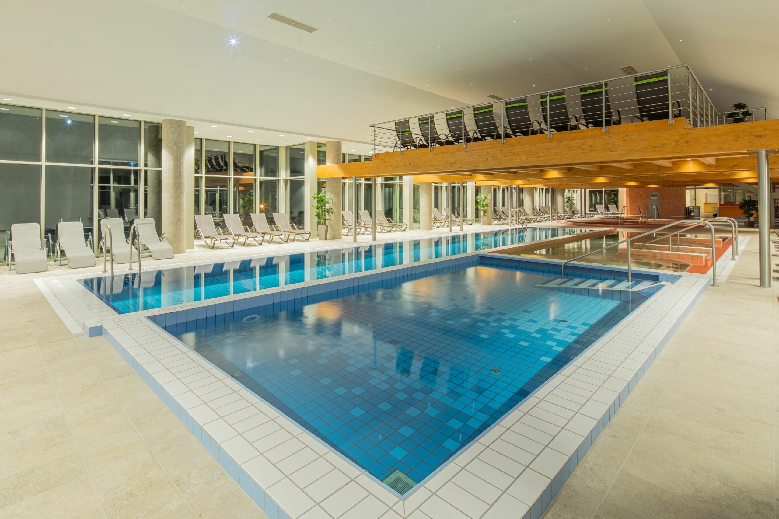 Greenfield Hotel: Swimming Pool mit Relax Galery FC_Greenfield Hotel