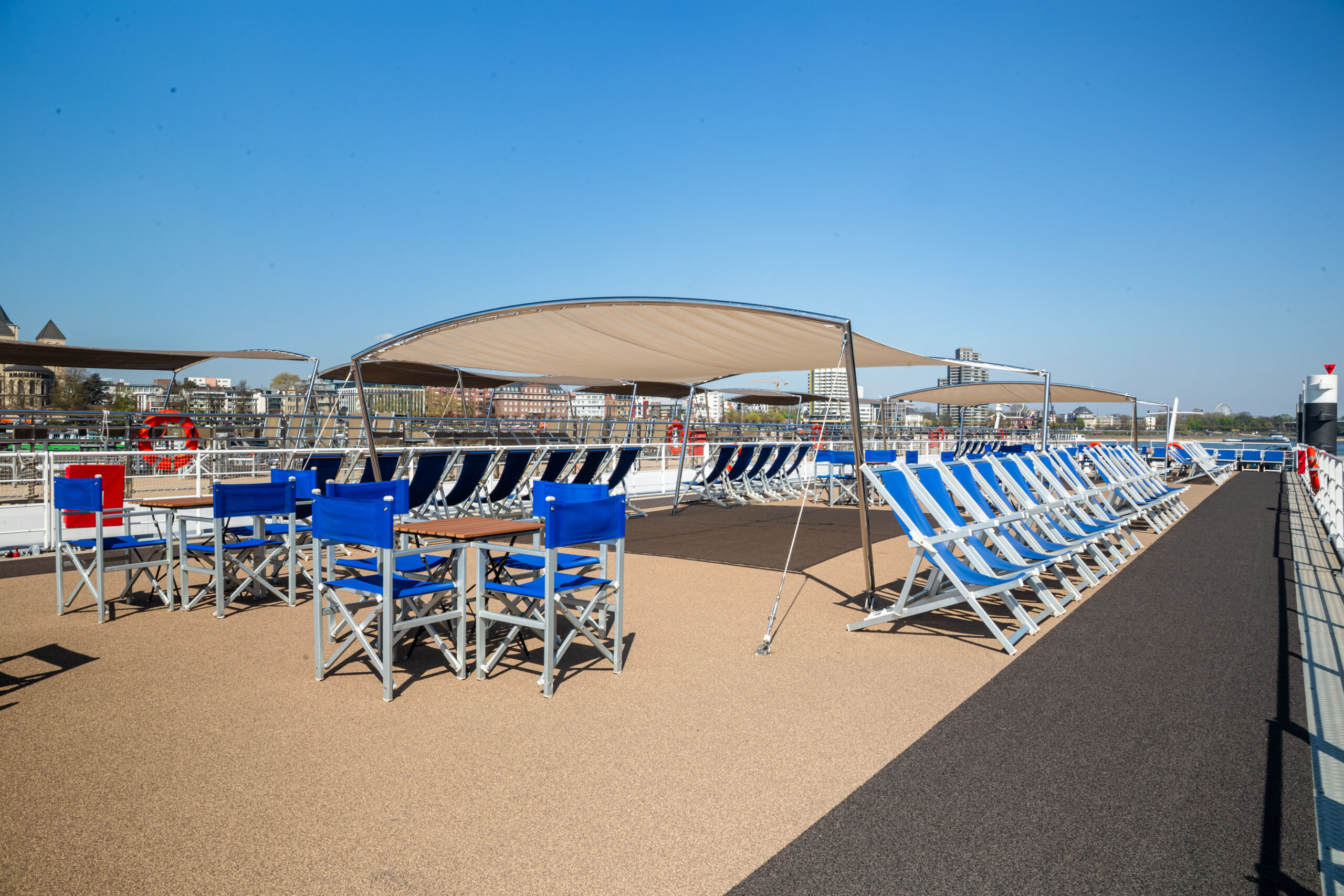 MS Lisabelle - Sonnendeck mit Sonnenliegen, FC Rad+Reisen