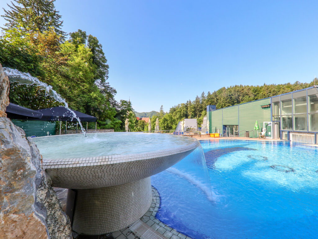 Terme Dobrna - Hotel Švicarija_Thermalbecken außen_FC_Terme Dobrna