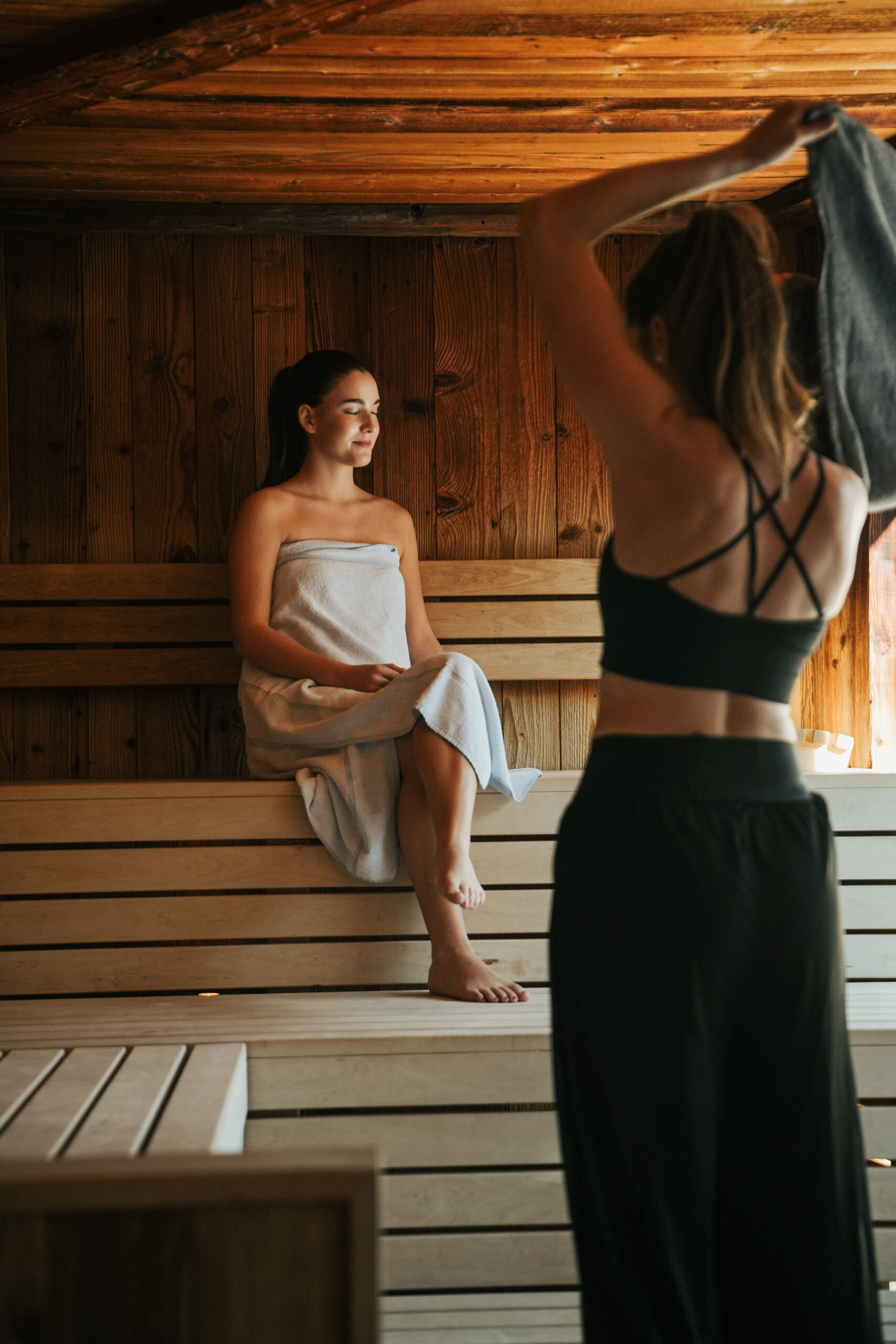 Tuberis, Sauna, Frau mit Aufguss mit Dame, FC Tuberis