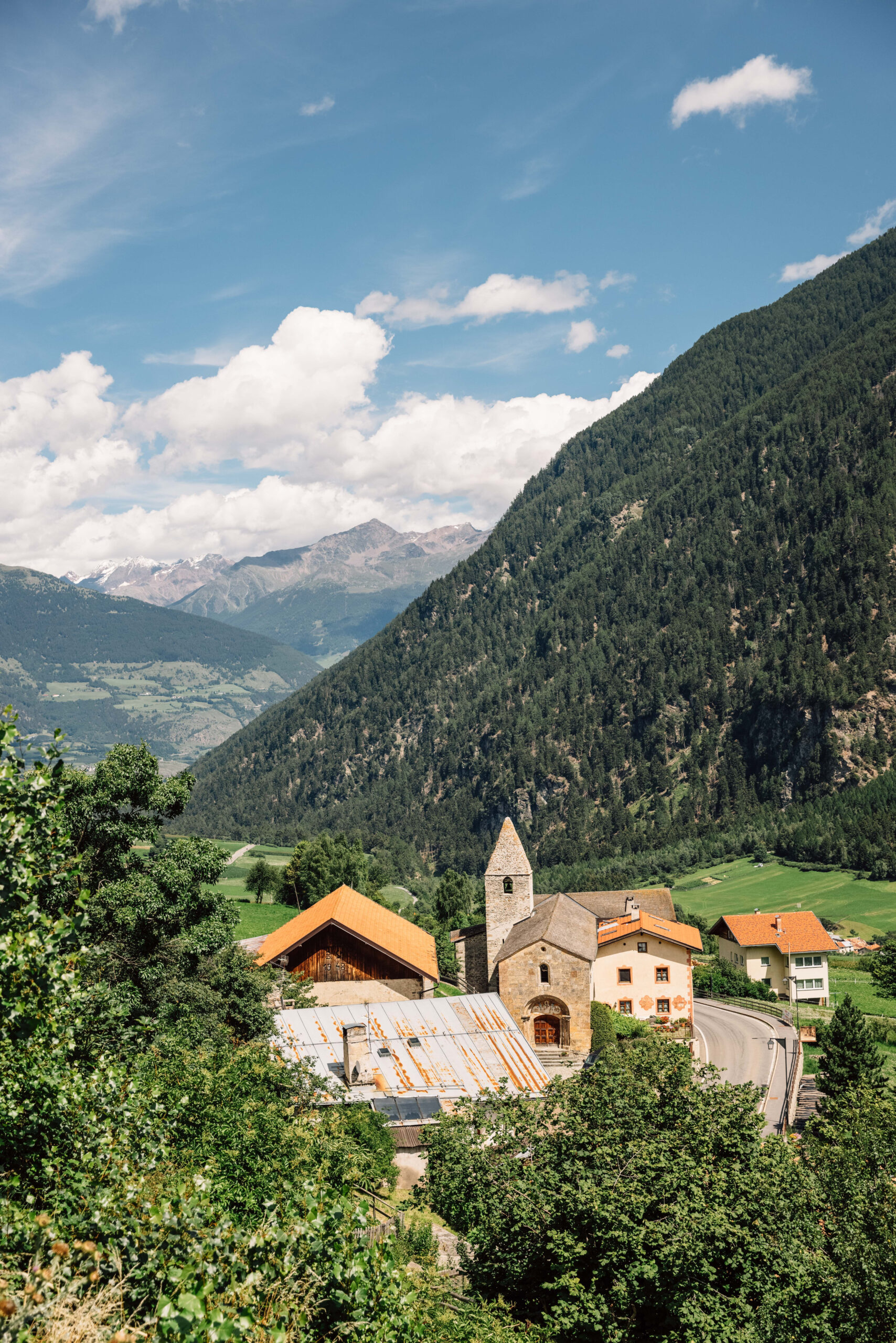 Tuberis, Tallandschaft mit Kirche, FC benjamin pfitscher