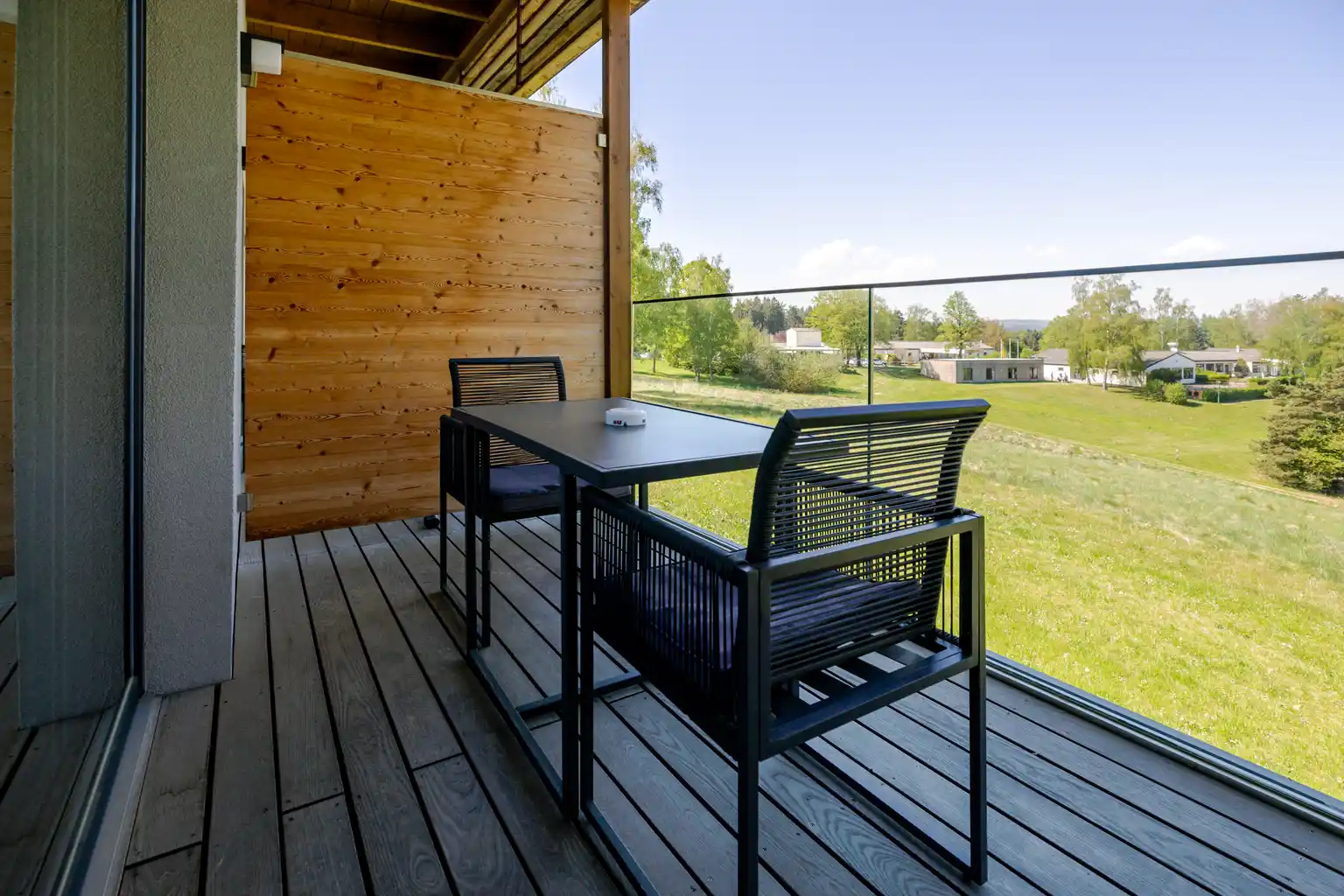 Hotel Ottenstein, Balkon mit Tisch; FC Hotel Ottenstein